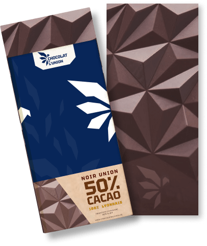 tablette de chocolat de la marque chocolat de l'union produit de Lyon, 50% de cacao, tablette aux formes géométriques et packaging bleu